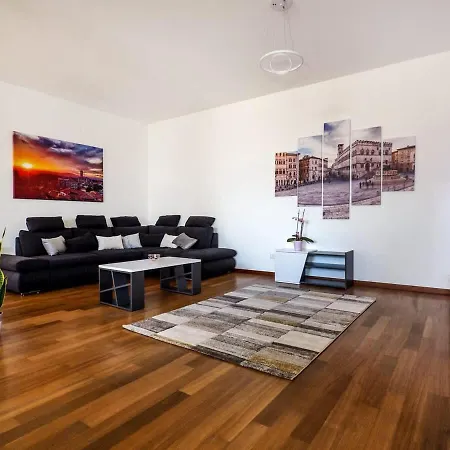 Rosa Bianca - 5 minuti dal Centro con Giardino e Parcheggio Privato-3